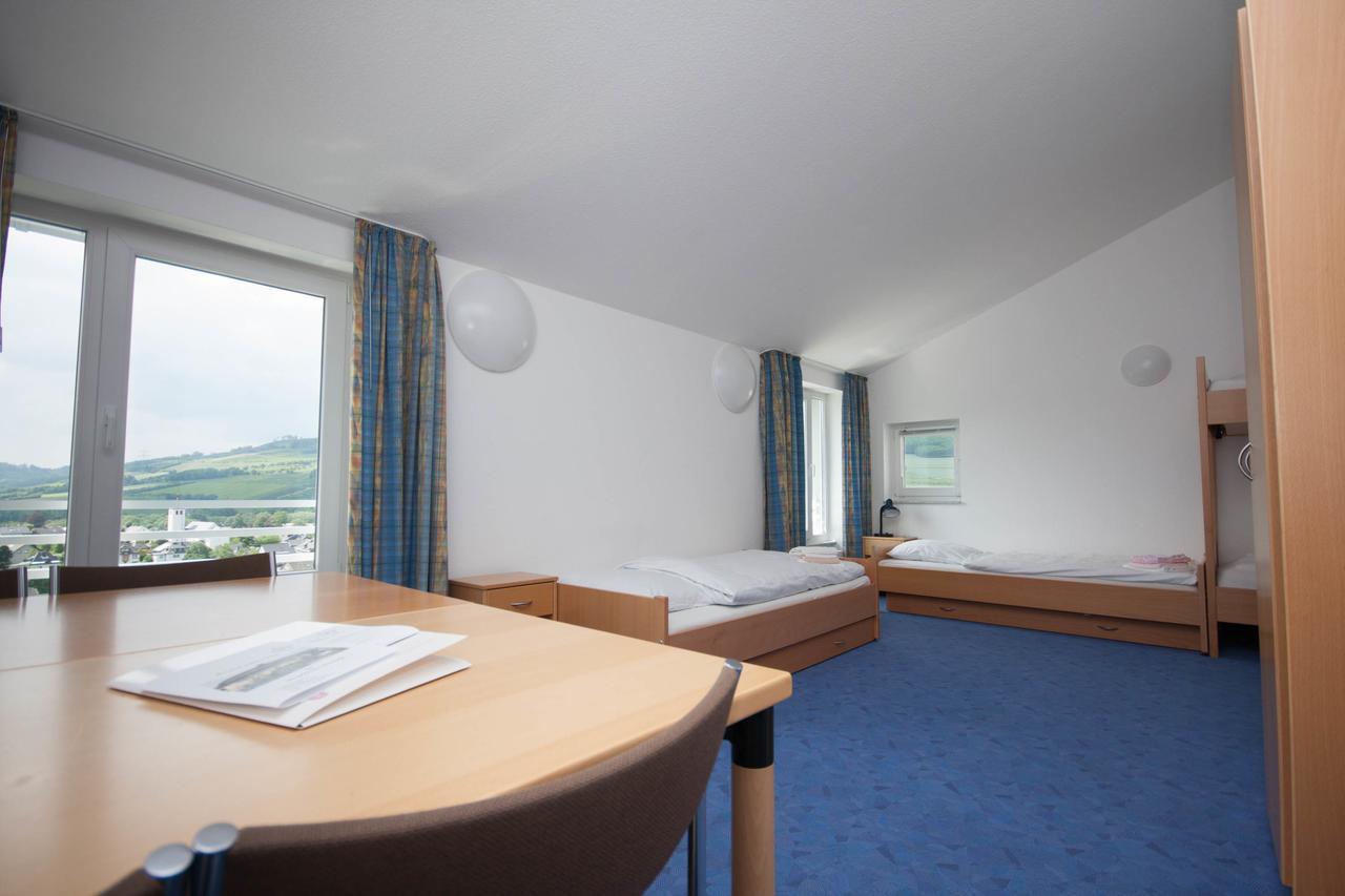 Vierbettzimmer mit Dusche
